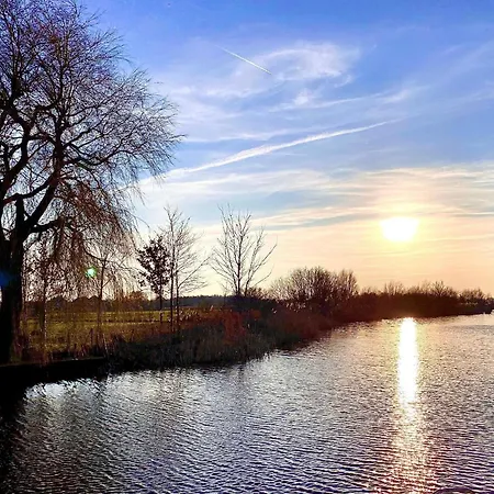Direkt An Der Gracht Mit Eigenem Bootsanlegesteiger *